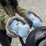 04 petitemars krznene rukavice za djecja kolica mocha moussejpg