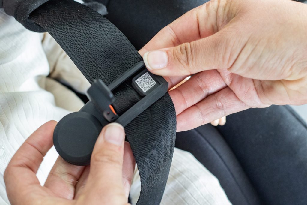 BeSafe Belt Keeper 3 Attaching 2 LQ 05 4