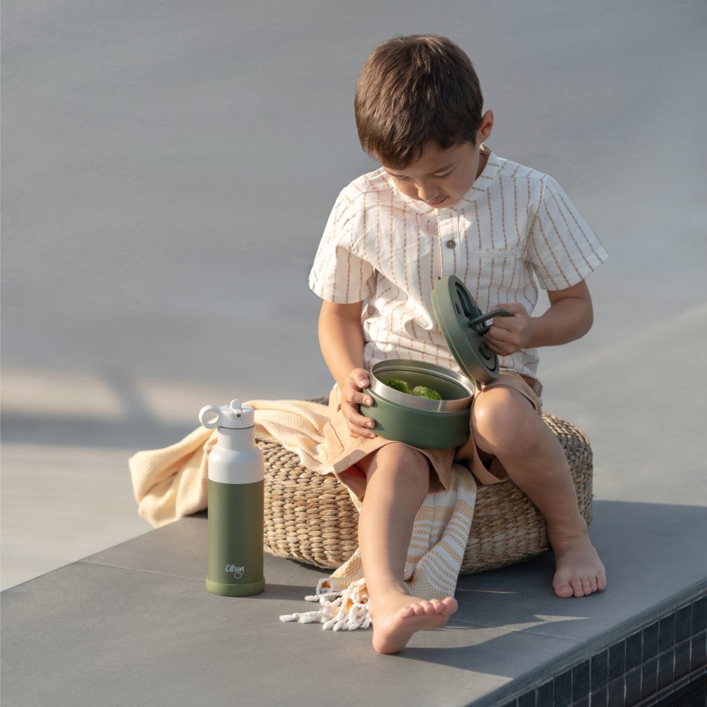 500ml Water Bottle Green Lifestyle 3