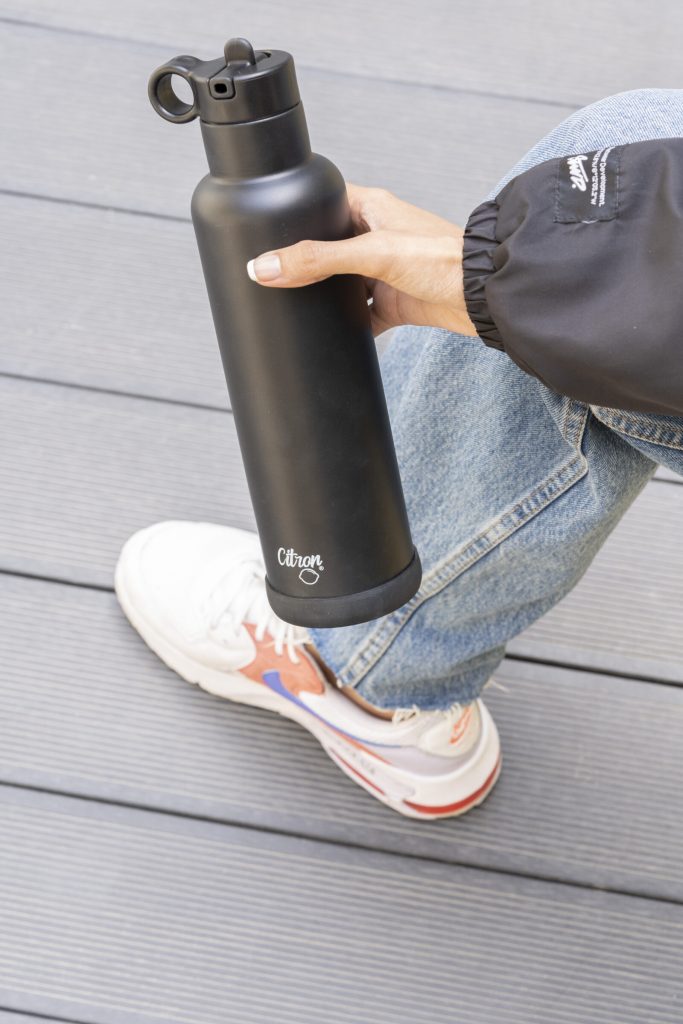 750ml Watter Bottle Black Lifestyle 3