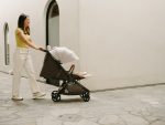 ergobaby stroller metro 3 deluxe pearl grey lifetstyle 02